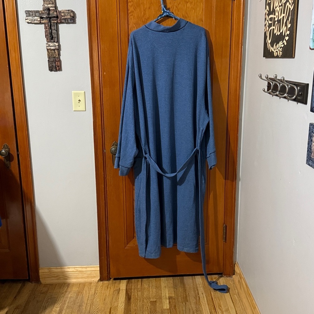 Stafford Blue Knit robe. - Picture 3 of 4